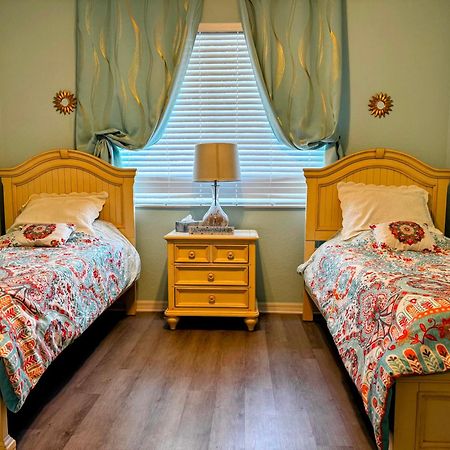 Stunning 2-Bedroom Plus Den Condo In Greenlinks Resort Napoli Bagian luar foto
