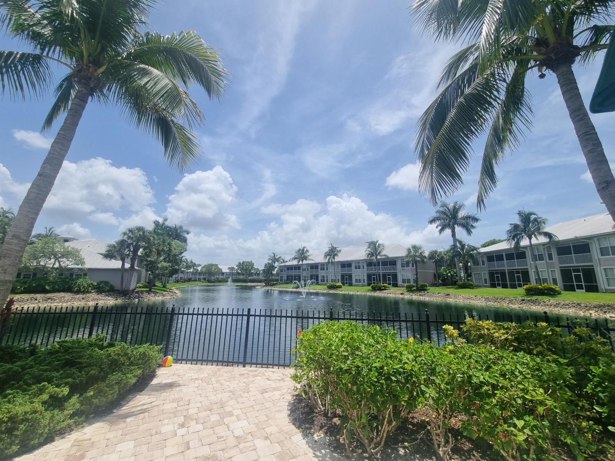 Stunning 2-Bedroom Plus Den Condo In Greenlinks Resort Napoli Bagian luar foto