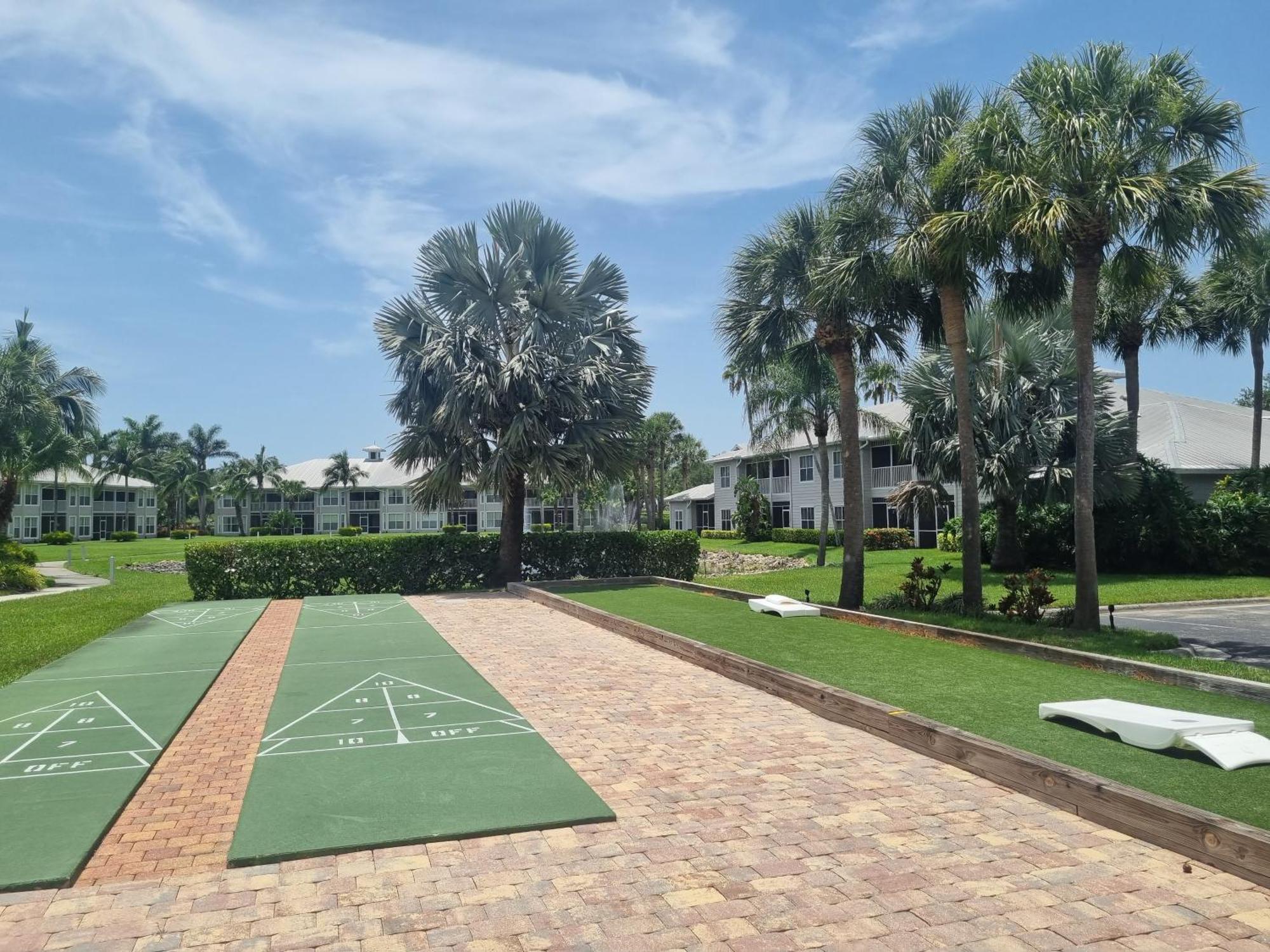 Stunning 2-Bedroom Plus Den Condo In Greenlinks Resort Napoli Bagian luar foto