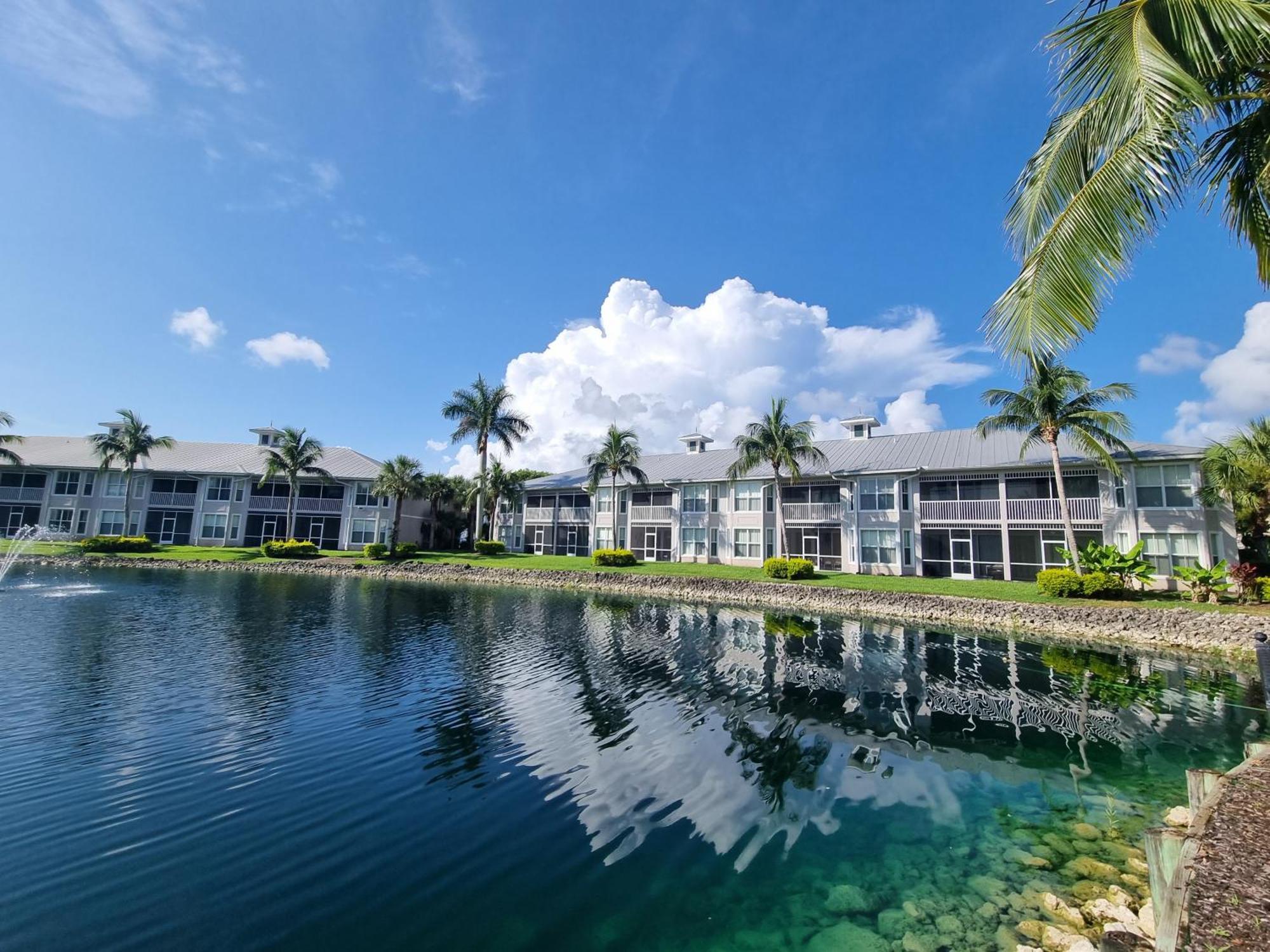 Stunning 2-Bedroom Plus Den Condo In Greenlinks Resort Napoli Bagian luar foto