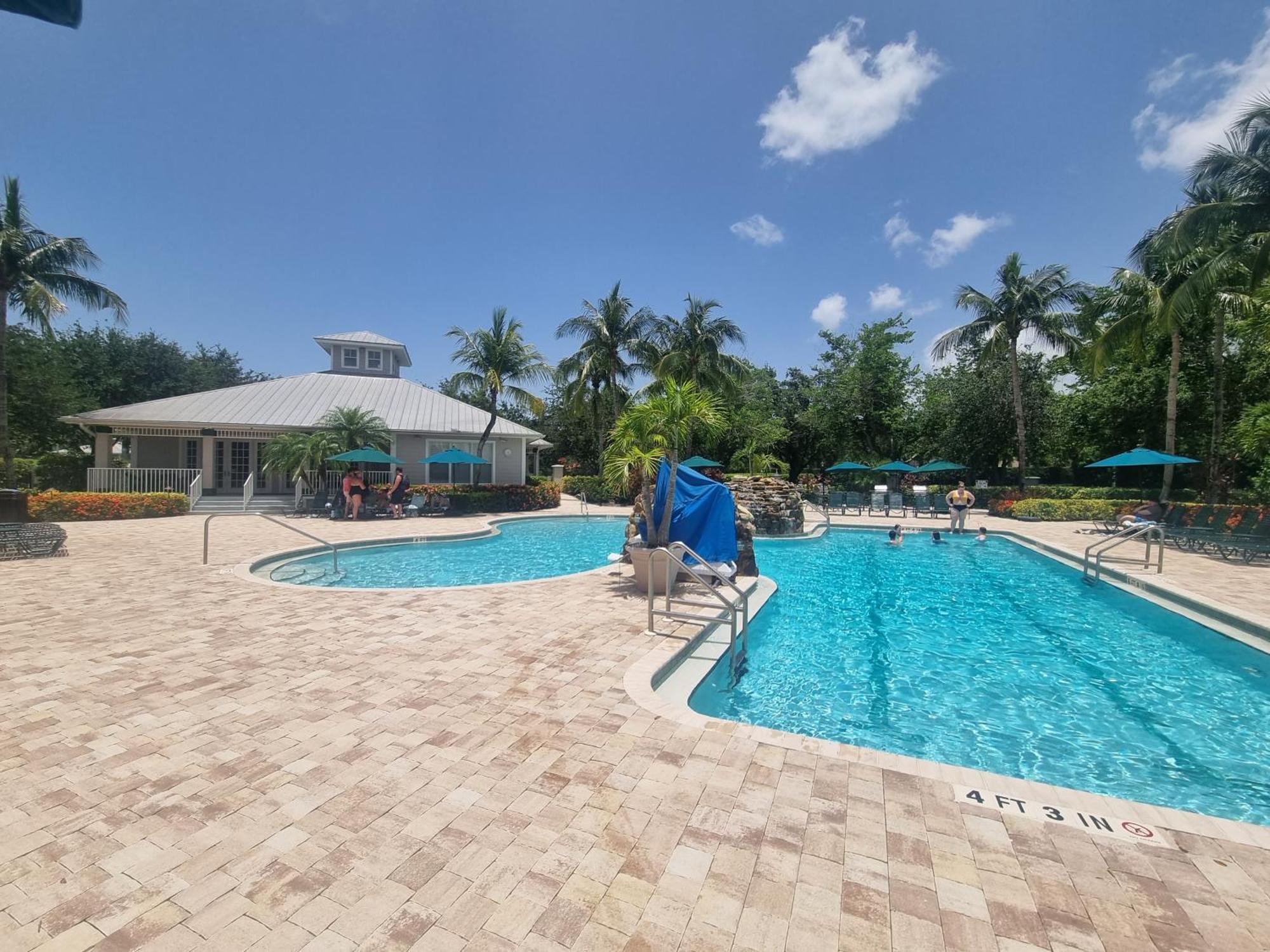 Stunning 2-Bedroom Plus Den Condo In Greenlinks Resort Napoli Bagian luar foto