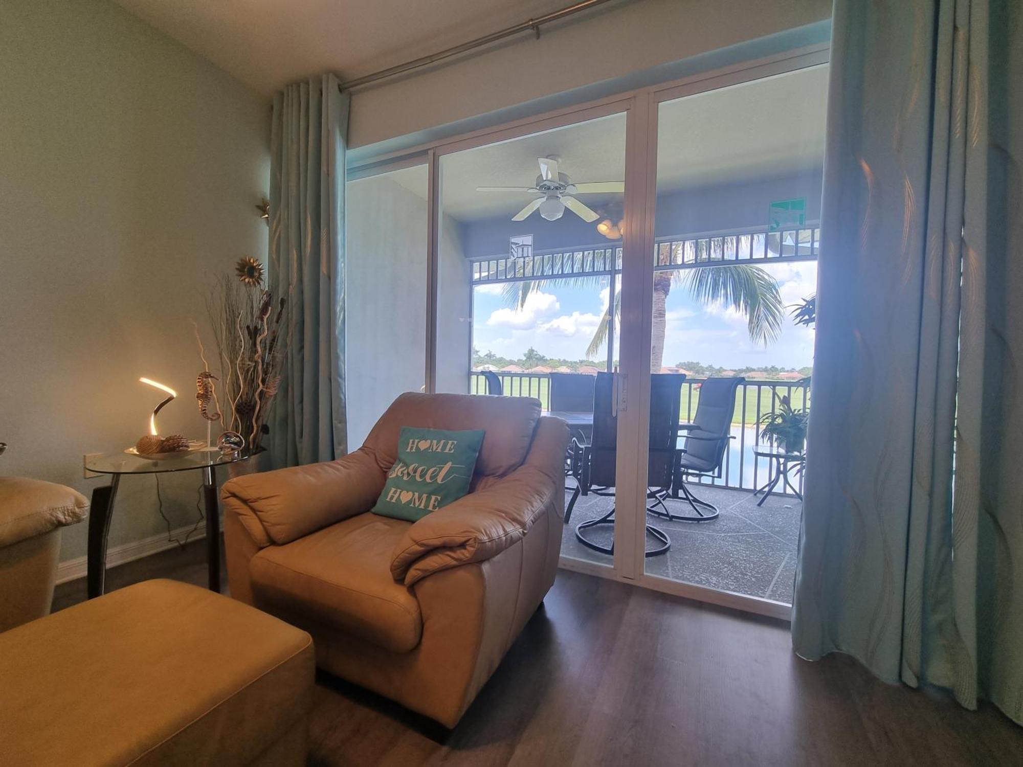 Stunning 2-Bedroom Plus Den Condo In Greenlinks Resort Napoli Bagian luar foto