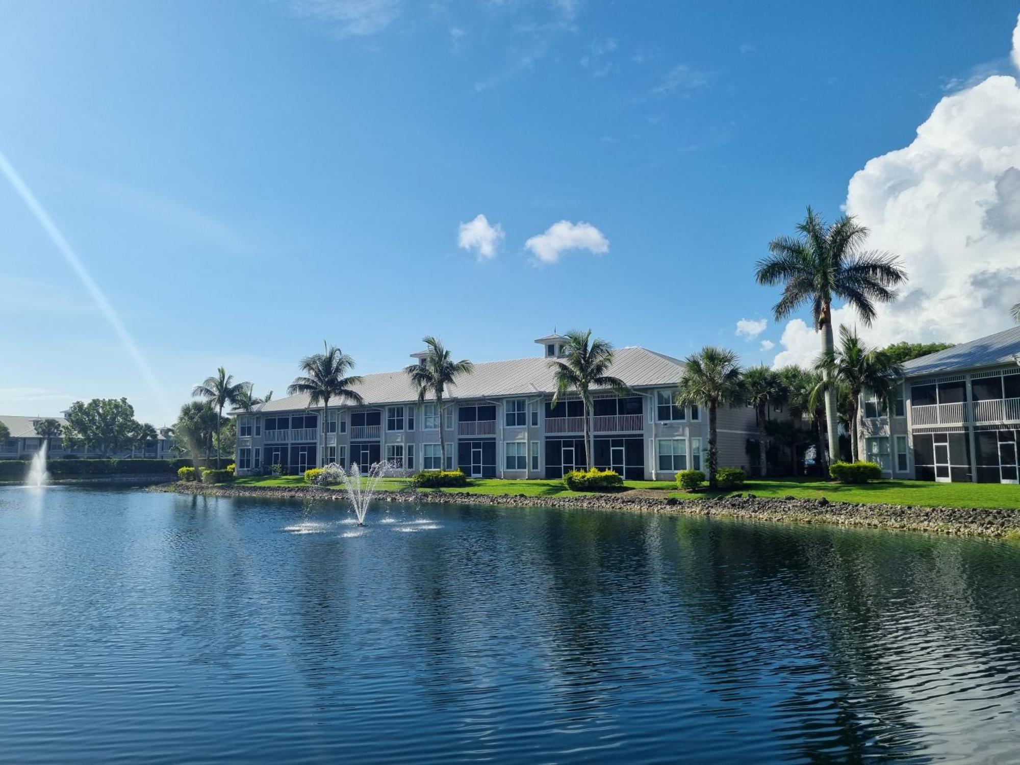 Stunning 2-Bedroom Plus Den Condo In Greenlinks Resort Napoli Bagian luar foto