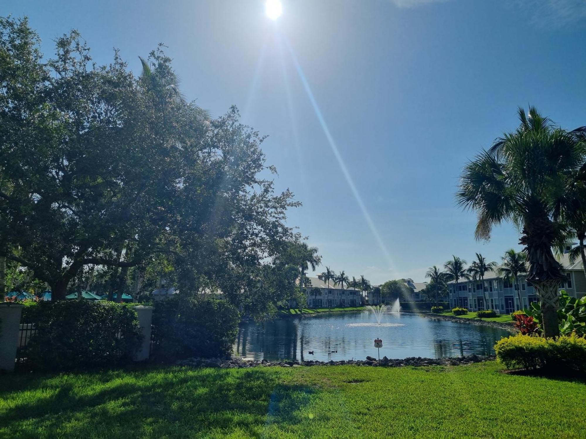 Stunning 2-Bedroom Plus Den Condo In Greenlinks Resort Napoli Bagian luar foto