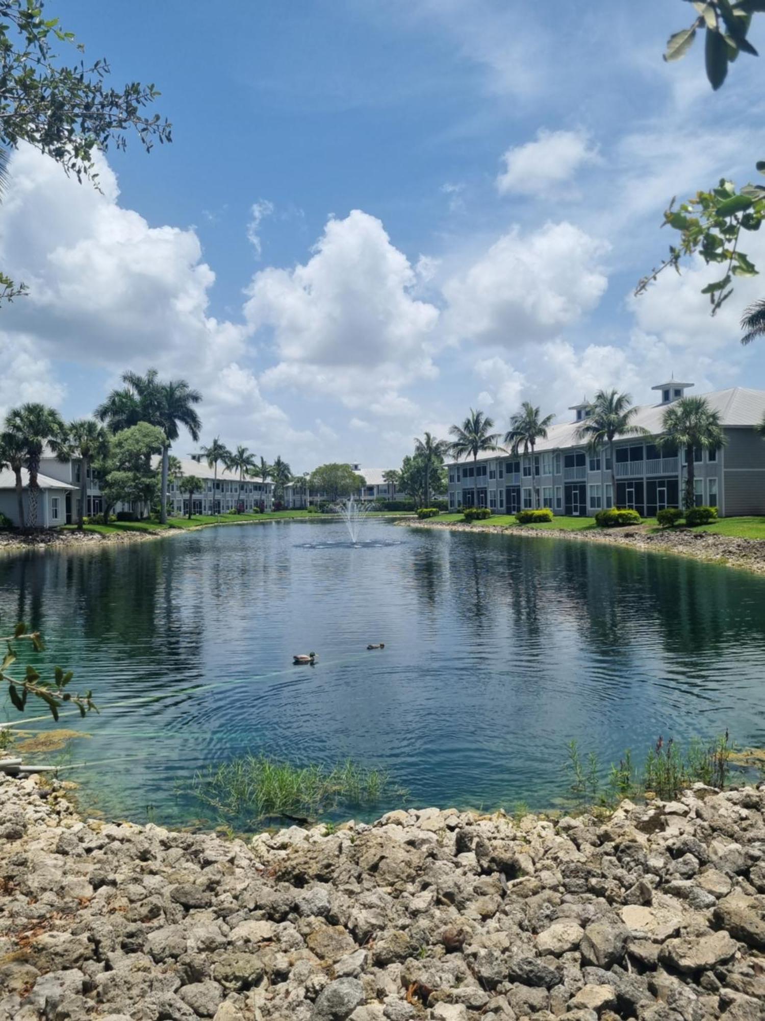 Stunning 2-Bedroom Plus Den Condo In Greenlinks Resort Napoli Bagian luar foto
