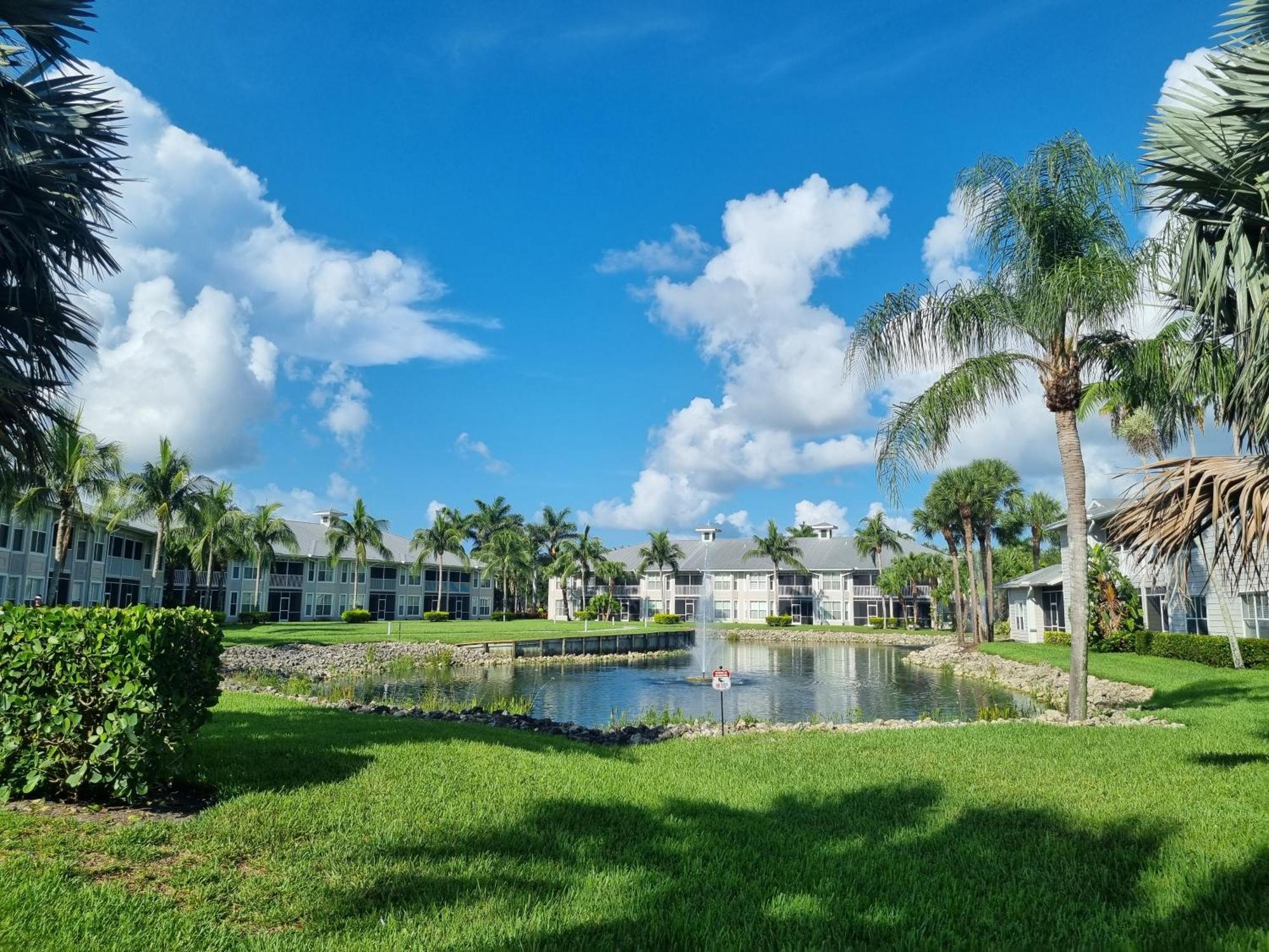 Stunning 2-Bedroom Plus Den Condo In Greenlinks Resort Napoli Bagian luar foto