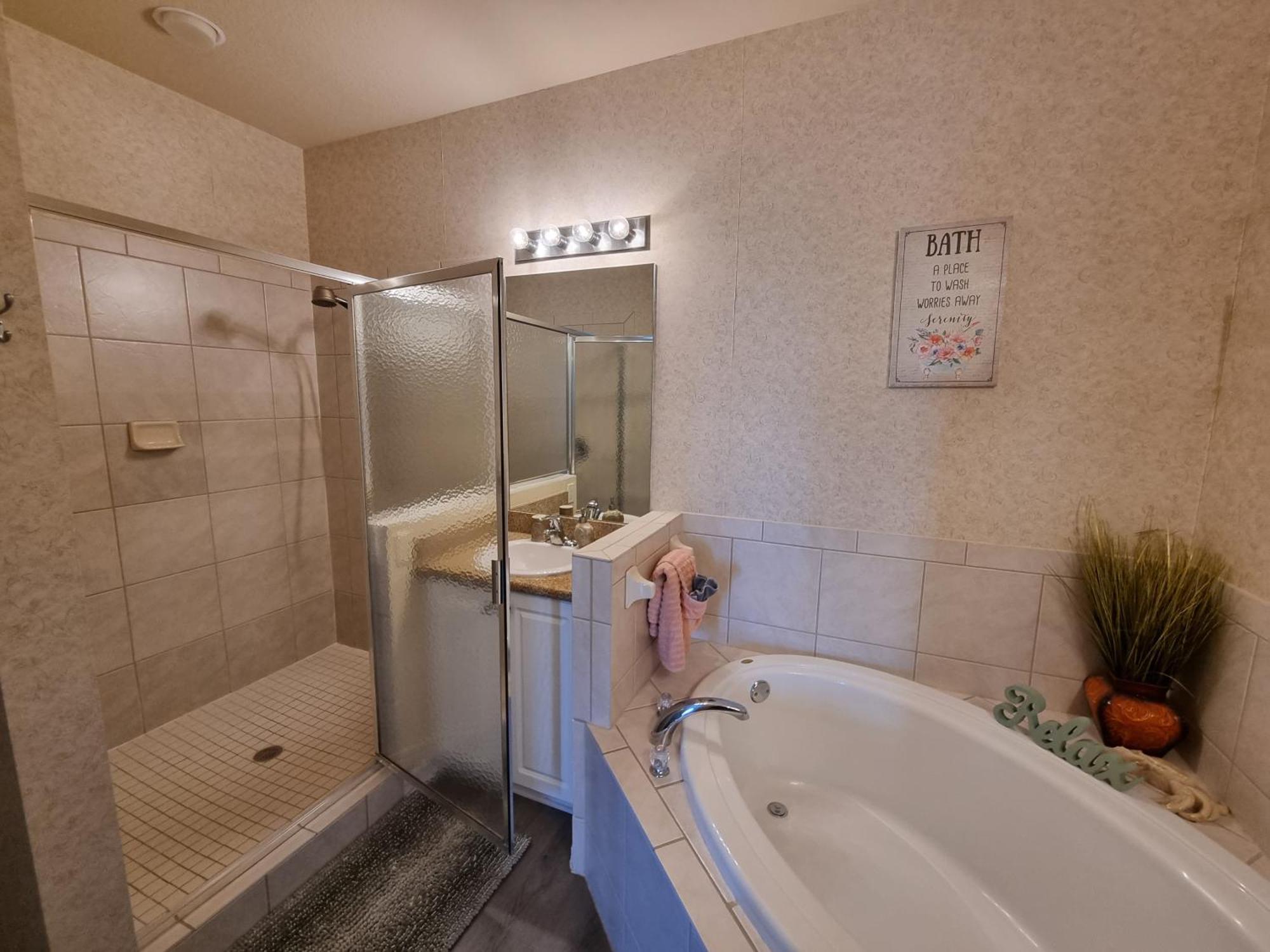 Stunning 2-Bedroom Plus Den Condo In Greenlinks Resort Napoli Bagian luar foto